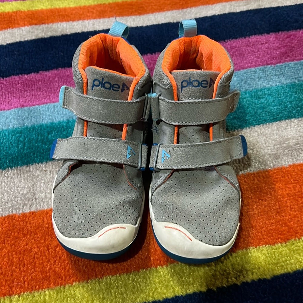 Plae shoes